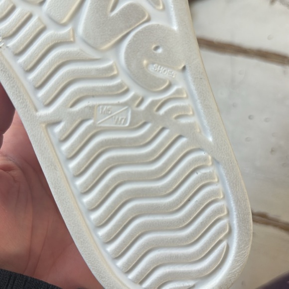 Native Shoes, Jefferson , White, Size J6 (Juniors 6) - Picture 7 of 7